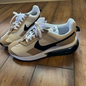 LIKE NEW Nike Air Max Pre Day, size 7.5 Oatmeal